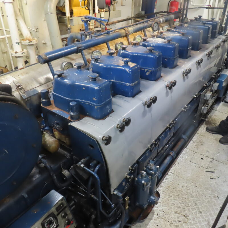 04. MAN Alpha diesel 8 cyl . Salvøy